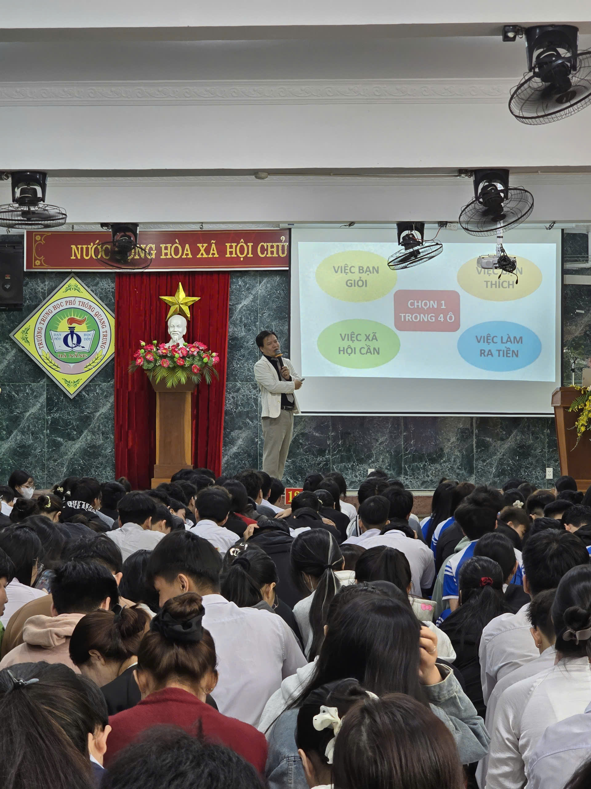 Hoạt động hướng nghiệp: Talkshow “Gen Z và Tương Lai Nghề Nghiệp Trong Kỷ Nguyên Số”